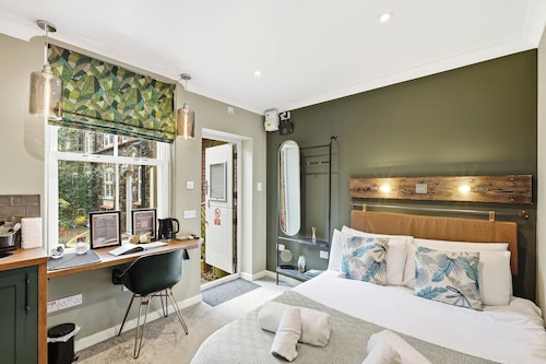 Private Ensuite Annex | Walk to Norwich Station | Long Stays Welcome