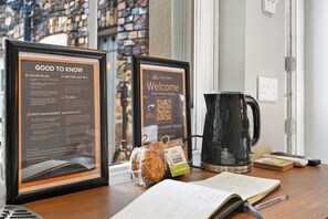 Food and drink - Private Ensuite Annex | Walk to Norwich Station | Long Stays Welcome (Norwich)