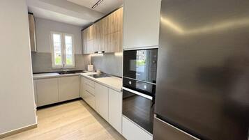Comfort Apartment, Balcony, City View | Private kitchen