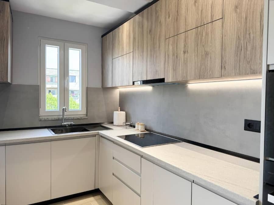 Comfort Apartment, Balcony, City View | Private kitchen