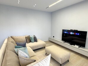 Apartamento Confort, balcón, vistas a la ciudad | Zona de estar