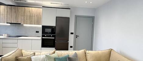 Comfort Apartment, Balcony, City View | Living area