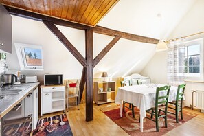 Dining - Apartment 'Für Monteure' with Wi-Fi (Templin)