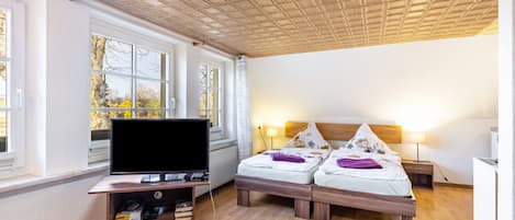 3 عدّة غرف نوم وواي فاي وملاءات أسرّة