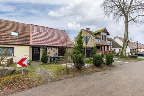 Exterior - Holiday Home 'Am Reiterhof' with Private Terrace, Private Garden and Wi-Fi (Templin)