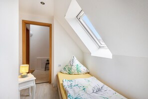 2 bedrooms, WiFi, bed sheets