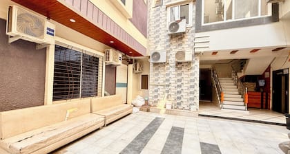 Hotel Dwarkadhish -near Station & Temple