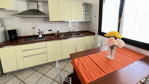 Unclassified image, 2 of 27, button - Functional Flat With Shared Pool (San Michele al Tagliamento)