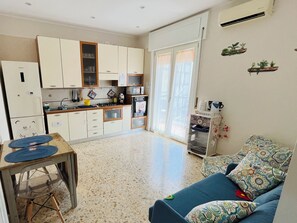 Smart TV, books - 7 km from Naples, away from the chaos, cozy kids and pets friendly accommodation! (Portici)