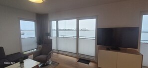 Unclassified image, 4 of 15, button