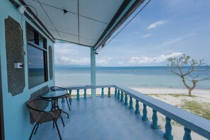 Double or Twin Room with Balcony and Seaview | 무료 WiFi