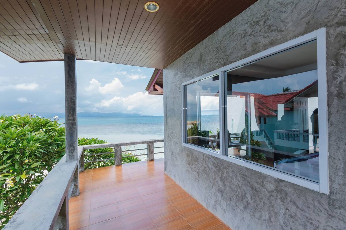Deluxe Double Room with Balcony and Sea View | Free WiFi