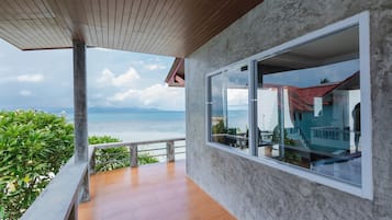 Deluxe Double Room with Balcony and Sea View | Free WiFi