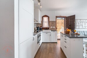 Fridge, oven, dishwasher, coffee/tea maker