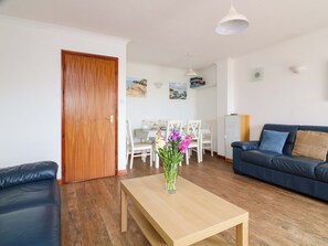 Living area - Surf View (Kingsbridge)