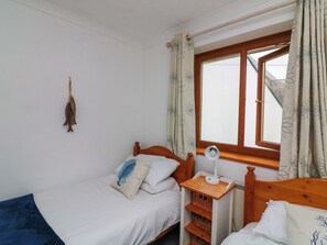 3 bedrooms, individually decorated, individually furnished, free WiFi - Surf View (Kingsbridge)