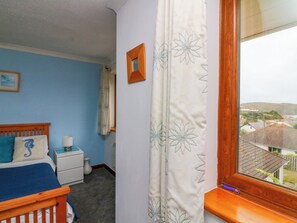 3 bedrooms, individually decorated, individually furnished, free WiFi - Surf View (Kingsbridge)