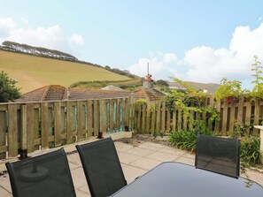 Outdoor dining - Surf View (Kingsbridge)