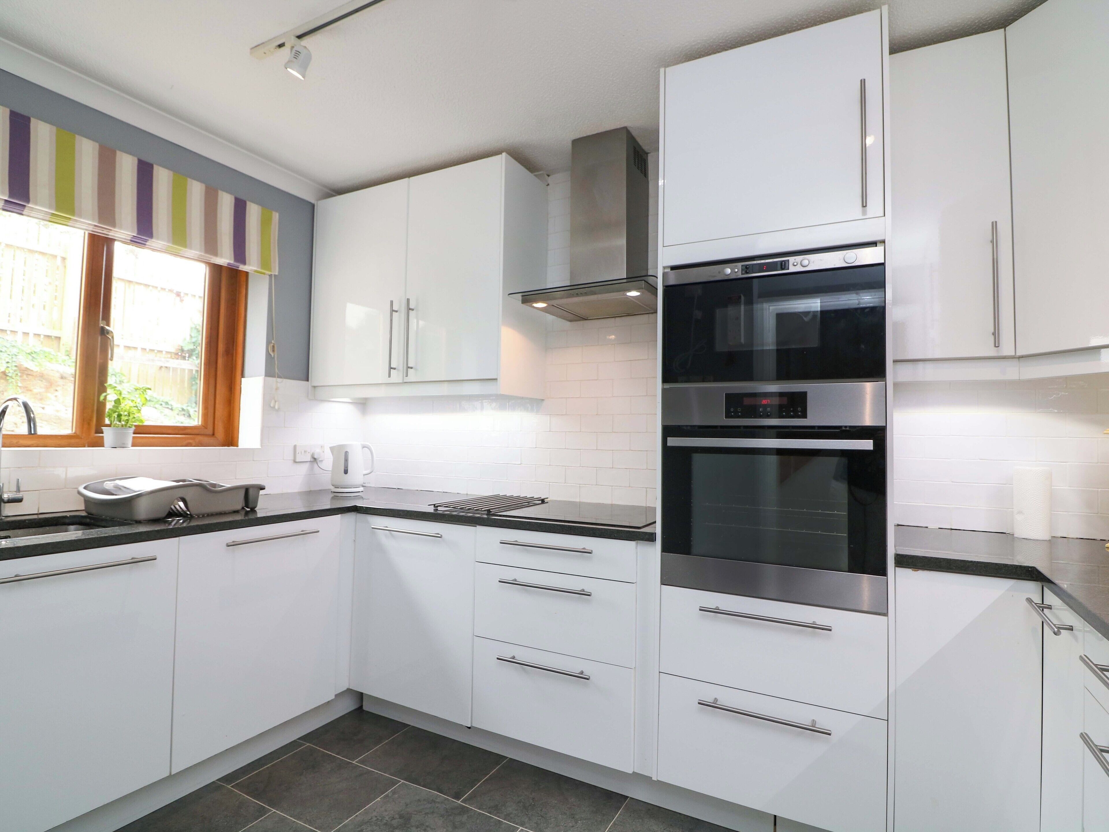 Dishwasher, cookware/dishes/utensils