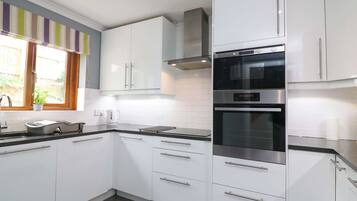 Dishwasher, cookware/dishes/utensils