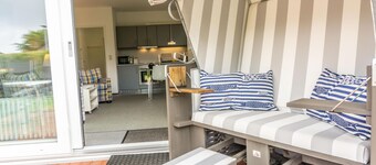 Comfortable vacation apartment Friesebude with terrace and garden in quiet Garding