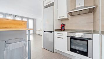 Refrigerador, microondas, horno, placa de cocina