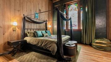 4 bedrooms, iron/ironing board, WiFi, bed sheets