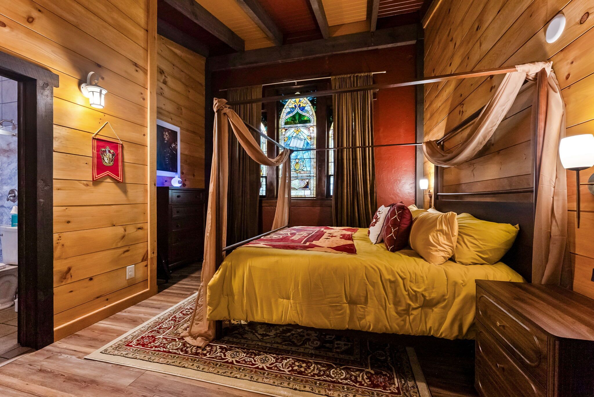 4 habitaciones, tabla de planchar con plancha, wifi y ropa de cama 