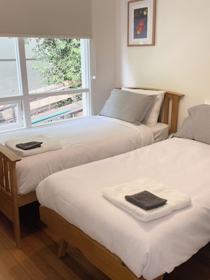 4 bedrooms, iron/ironing board, Internet, bed sheets