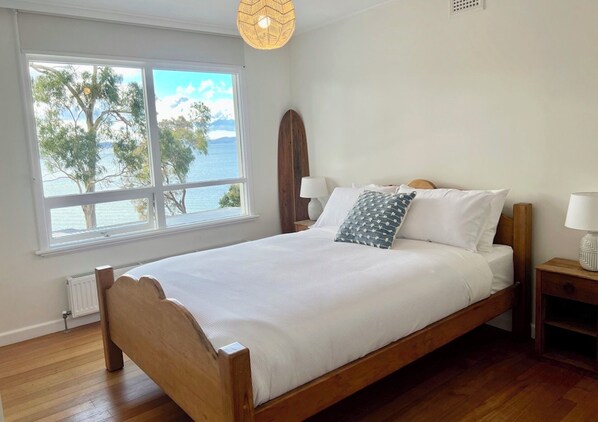 4 bedrooms, iron/ironing board, Internet, bed sheets