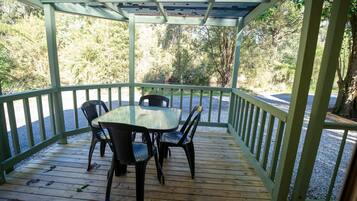 Park: 1 Bedroom Ensuite Cabin | 露台/庭院