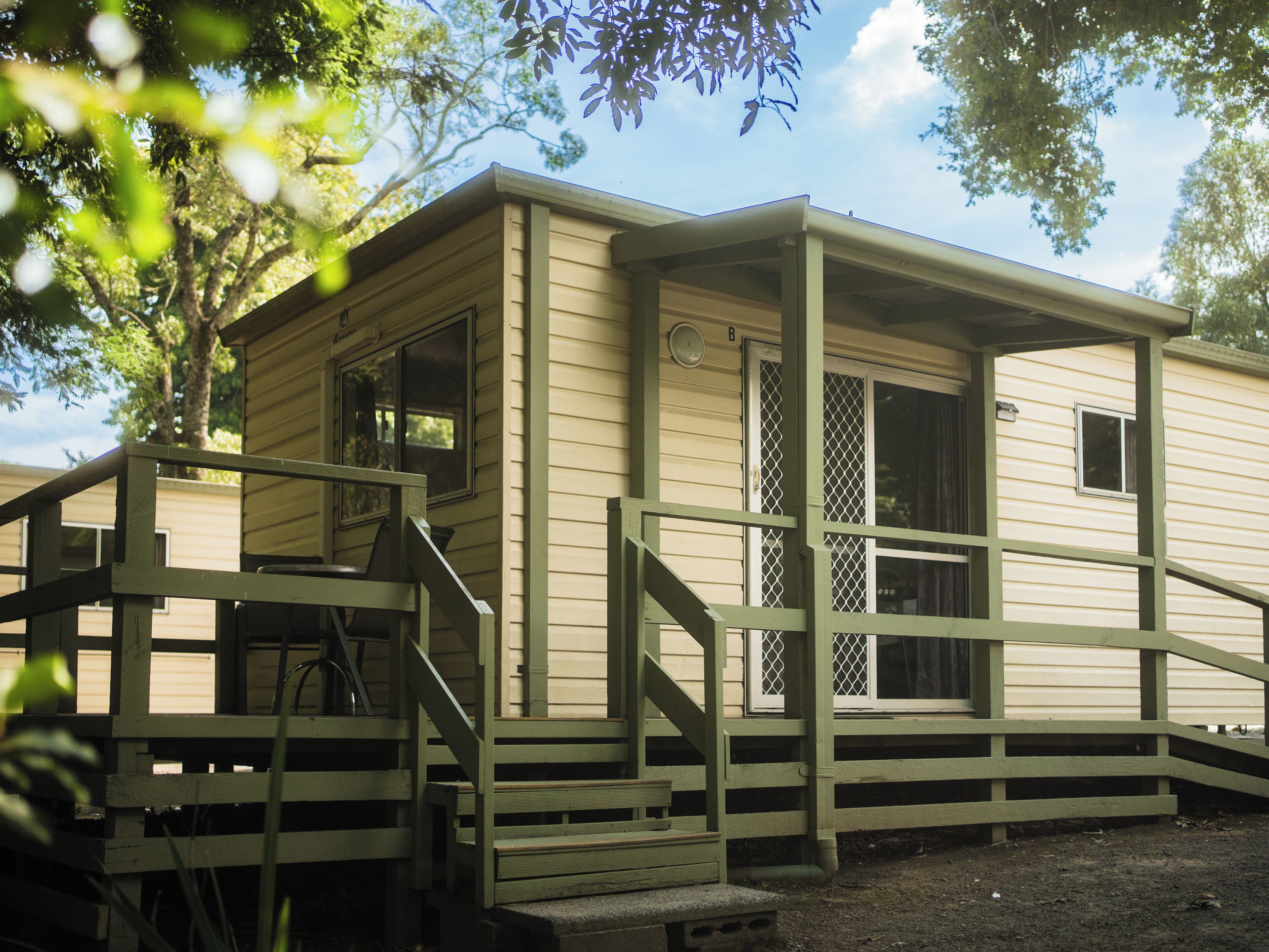 Riverside: Open Plan Ensuite Cabin | Terrace/patio
