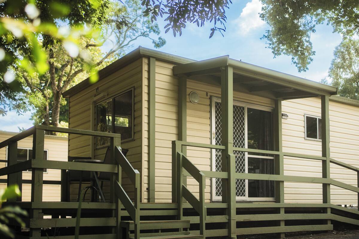 Riverside: Open Plan Ensuite Cabin | Terrace/patio