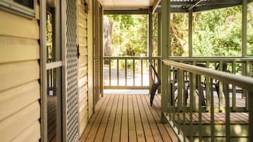 Park: 1 Bedroom Ensuite Cabin | Teres/patio