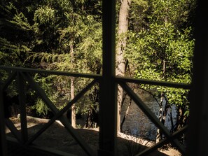 Riverside: 2 Bedroom Ensuite Cabin | Vue sur le lac