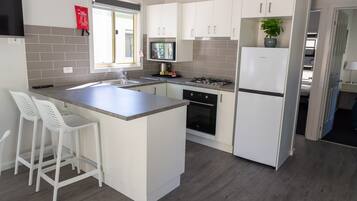Park: 2 Bedroom Superior Villa | Private kitchen | Fridge, microwave, stovetop, toaster