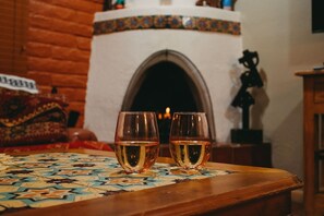 Interior - Classy Casita, Hot tub, Pool, Dwtn walk (Santa Fe)