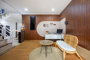 Área de estar no saguão