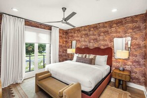 4 bedrooms, desk, iron/ironing board, WiFi