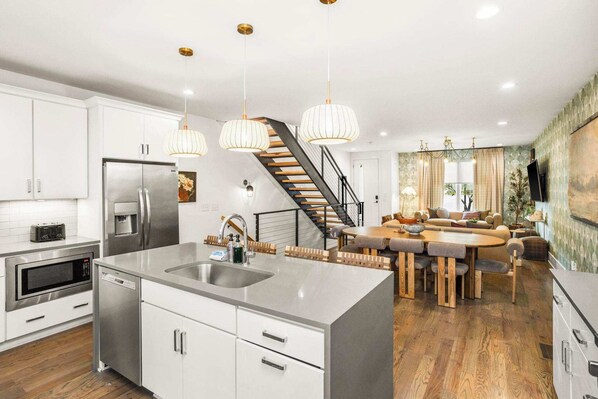 Refrigerador, microondas, horno, placa de cocina