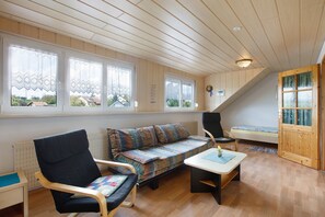 TV - Apartment 'With 60sqm' with Shared Garden and Wi-Fi (Rheinfelden (Baden))