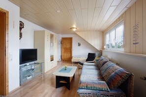 TV - Apartment 'With 60sqm' with Shared Garden and Wi-Fi (Rheinfelden (Baden))