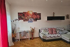 TV - Tourist Accommodation Rome, Cinecittà (Roma)