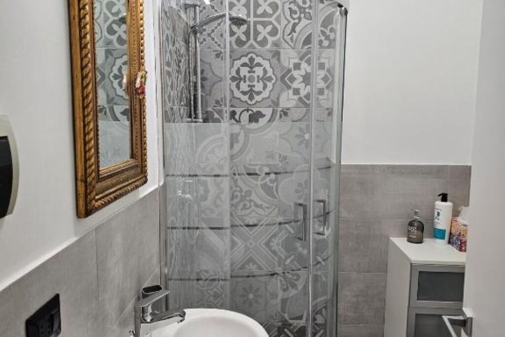 Shower, free toiletries, hair dryer, bathrobes