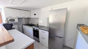 Micro-ondes, four, plaque de cuisson, lave-vaisselle