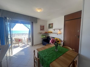 Apartment, 2 Bedrooms, Balcony, Ocean View | Dining room