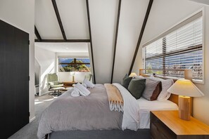 3 habitaciones, tabla de planchar con plancha y cuna de viaje 