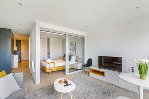 1 bedroom, desk, free WiFi, bed sheets