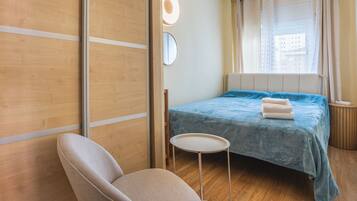 3 slaapkamers, een strijkplank/strijkijzer, wifi, beddengoed