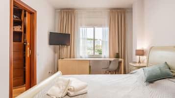 3 slaapkamers, een strijkplank/strijkijzer, wifi, beddengoed